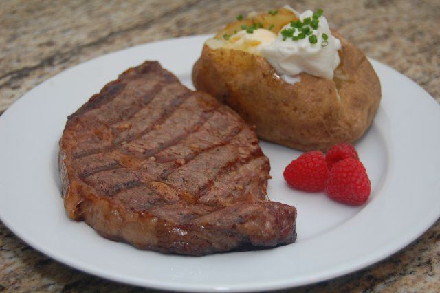 The Iowa Housewife: Grilled Minute Steaks on an Indoor Grill