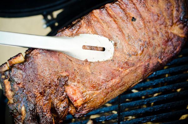 Barbecue spare ribs in tongs